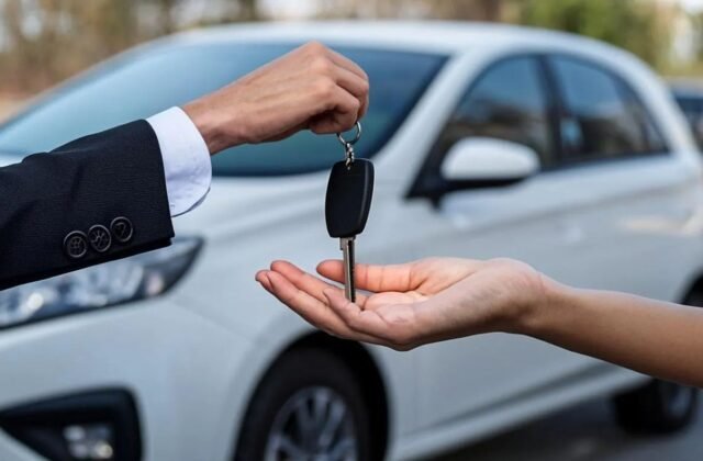 Rental Mobil Lepas Kunci atau Dengan Sopir? Panduan Memilih yang Tepat